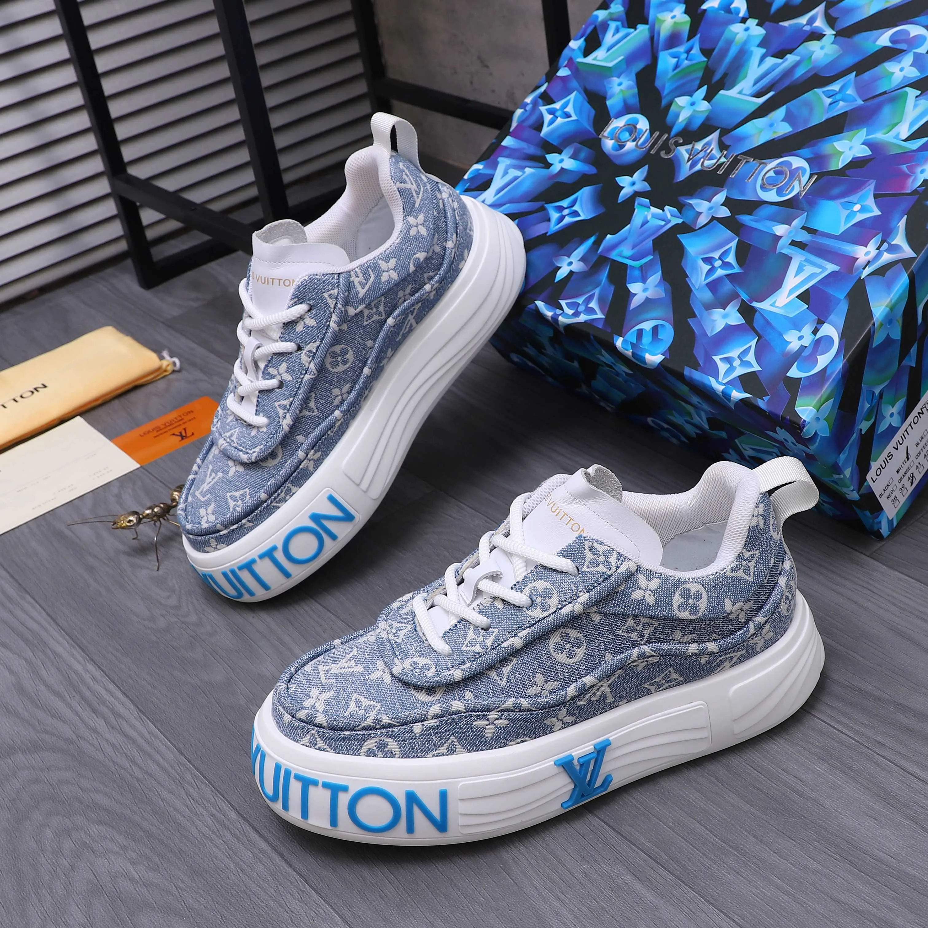 Men's shoes 💰560 Product trademark: LV [Louis Vuitton] casual shoes, regular size. Size: 38-46 (38.45.46 is custom-made and non-returnable) Product materials: Selected breathable denim woven upper, cowhide insole, mesh lining, original outsole